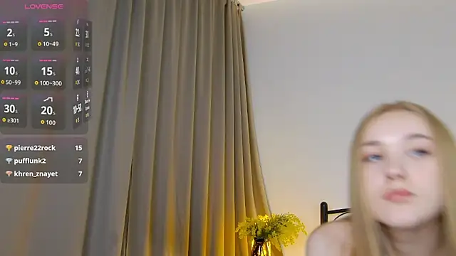 Snapshot of KumiKruz chatting on October 9, 1:37 pm KumiKruz online show from October 9, 1:37 pm