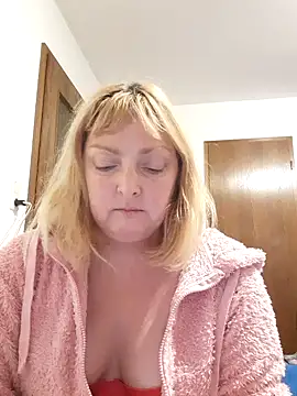 LiluLiluLilu online show from October 15, 7:05 pm