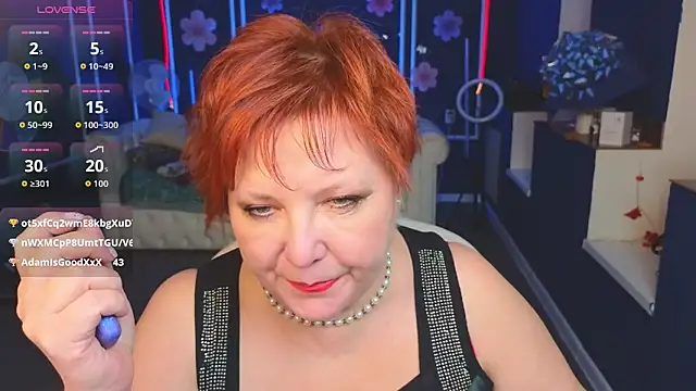 Kira Kenett online show from December 3, 4:20 pm