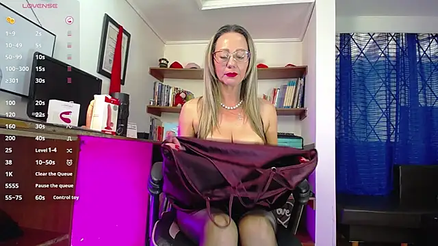 GretaVoss  online show from October 30, 8:32 pm