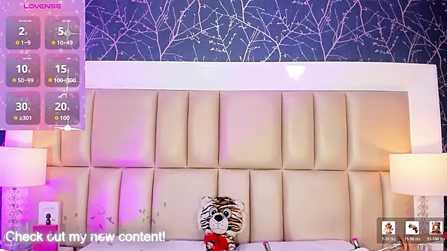 HatsaJones online show from March 11, 3:44 am