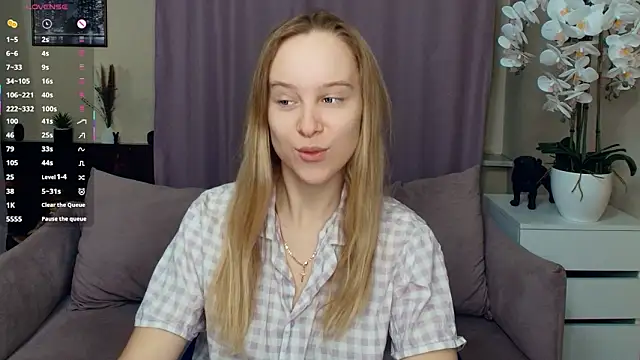 SoonMoor online show from February 16, 7:03 pm