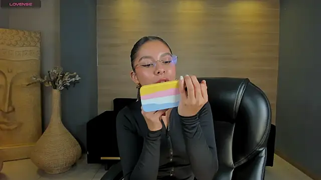 NinaBlum online show from November 12, 3:15 am