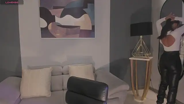 NinaBlum online show from November 4, 4:06 am