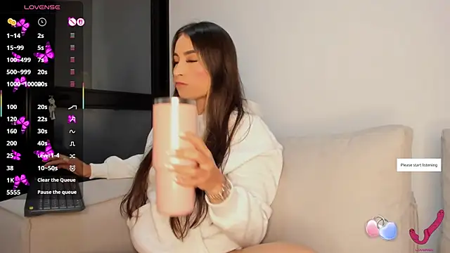 Lauuuuuuuu  online show from April 2, 3:04 am