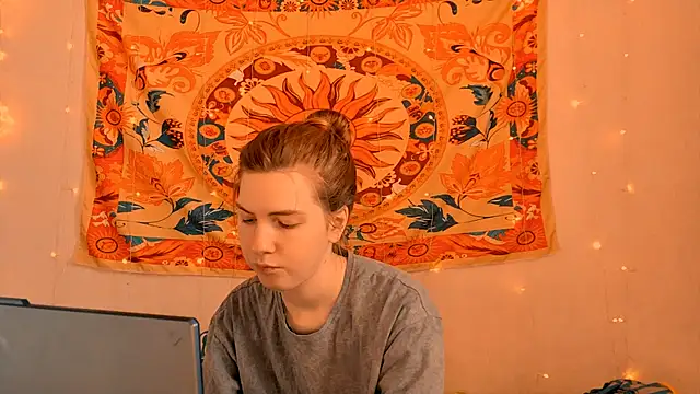 AliceCUNTach online show from April 4, 5:06 am