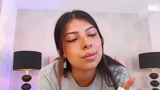 Maia Reficco online show from September 17, 2:04 pm