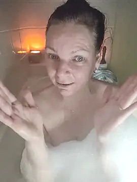 aussiepeaches online show from September 20, 11:08 am