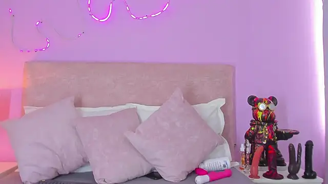 EmaRae1499 online show from January 6, 7:50 pm