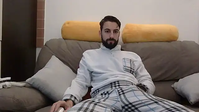 Amicisegreti online show from January 18, 6:43 am