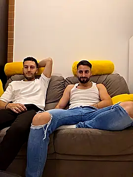 Amicisegreti online show from May 9, 6:43 pm