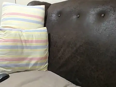 bustylaura4u online show from February 23, 11:37 pm