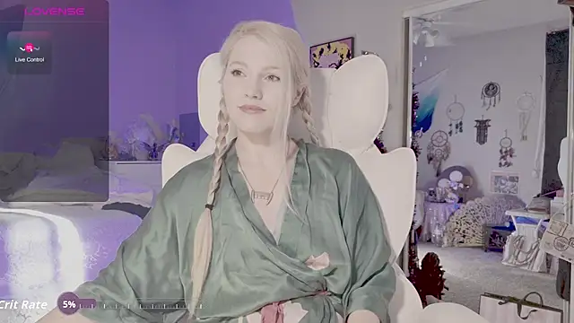 Snapshot of Talulaa chatting on October 19, 12:12 am Talulaa online show from October 19, 12:12 am