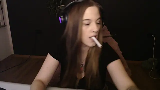 Luna Lynn online show from December 17, 7:29 pm