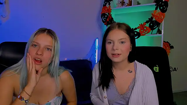 Snapshot of renata_sweety chatting on October 27, 10:37 pm renata sweety online show from October 27, 10:37 pm