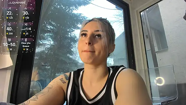 Ella Vee online show from February 28, 6:24 am