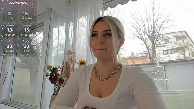 Ella Vee online show from March 26, 7:32 am