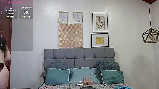  naomi s online show from December 4, 1:46 pm