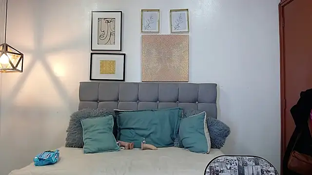  naomi s online show from March 30, 2:16 pm