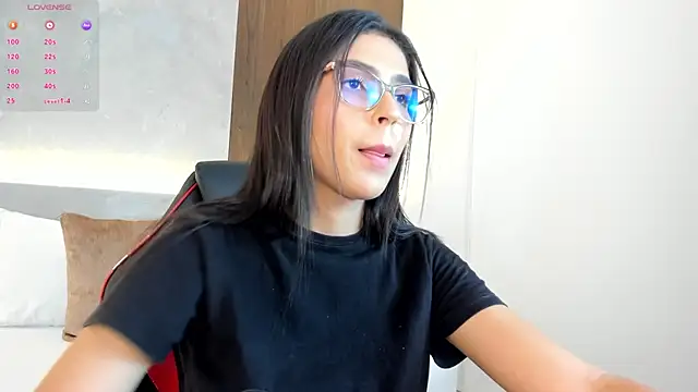 Snapshot of desireee_ chatting on October 14, 7:16 pm desireee online show from October 14, 7:16 pm