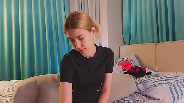 AngelicRice online show from December 5, 11:55 am