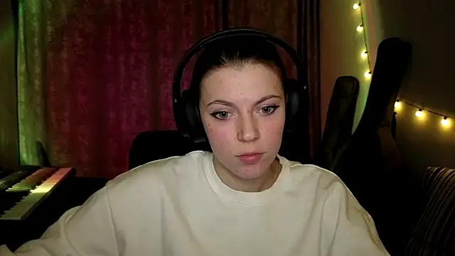 CutieAnny online show from March 17, 8:13 pm