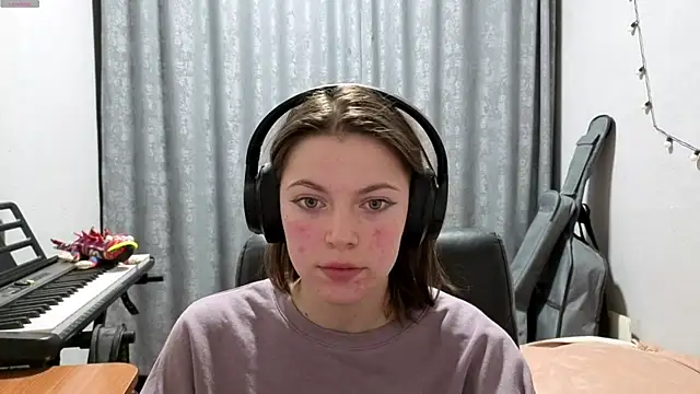 CutieAnny online show from April 20, 8:12 pm