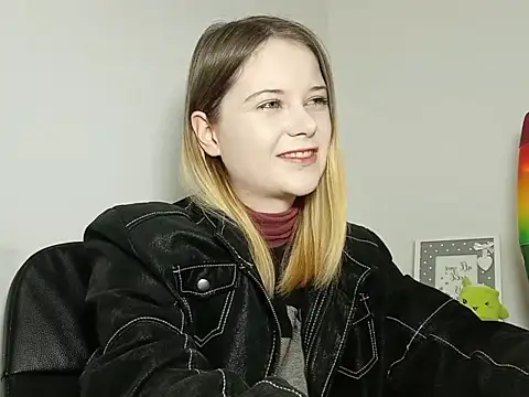 Snapshot of LydiaYoung chatting on October 30, 7:15 pm LydiaYoung online show from October 30, 7:15 pm