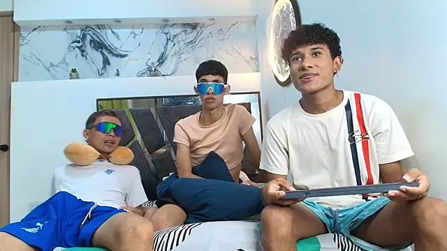 LONDON BOYS1 online show from December 2, 1:18 am