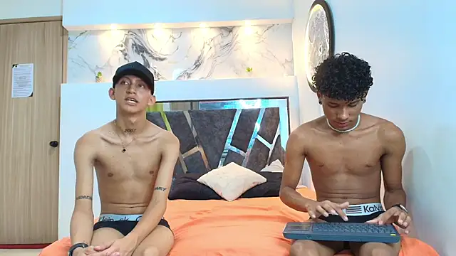 LONDON BOYS1 online show from November 15, 1:39 am