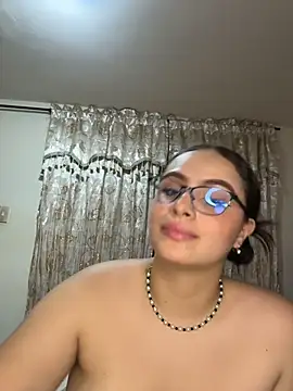 Tayler Kim online show from May 28, 8:07 pm