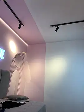 Tayler Kim online show from October 26, 7:31 pm