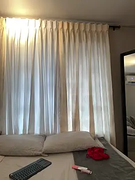 Tayler Kim online show from April 8, 6:54 pm