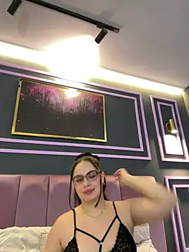 Tayler Kim online show from January 18, 7:10 pm