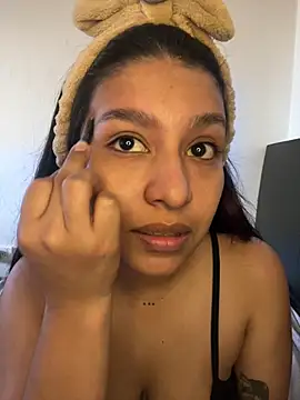  Chloe Smith online show from April 4, 4:17 pm