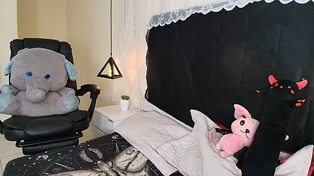 IvyBelle  online show from April 21, 11:28 am