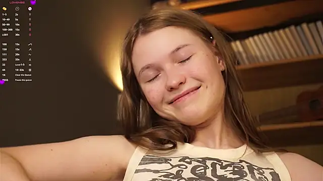 LynHillaire online show from January 18, 1:29 pm