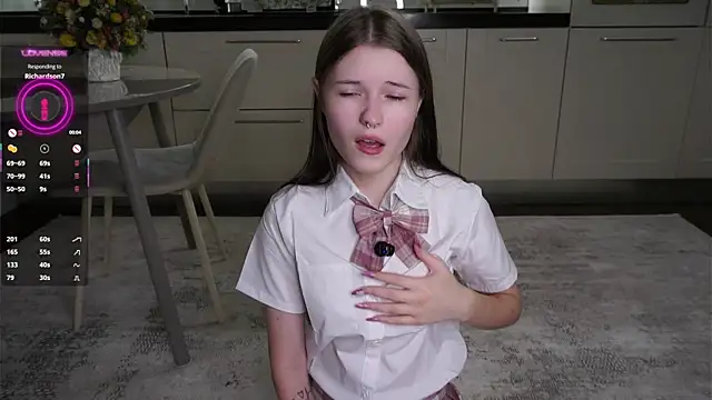 LynHillaire online show from November 4, 10:20 am