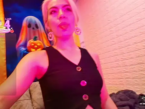 megganfoxxy online show from October 11, 3:11 am