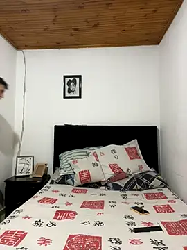 Snapshot of coupledesire18 chatting on October 30, 12:13 am coupledesire18 online show from October 30, 12:13 am