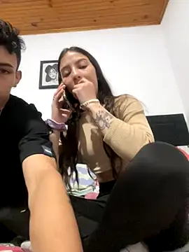 Snapshot of coupledesire18 chatting on October 16, 12:02 am coupledesire18 online show from October 16, 12:02 am