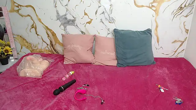 EmilyCoy  online show from February 3, 5:16 am