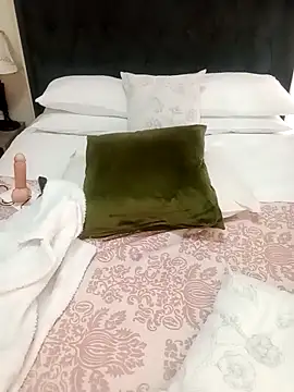 Creamy Chocolatex online show from April 13, 9:10 am