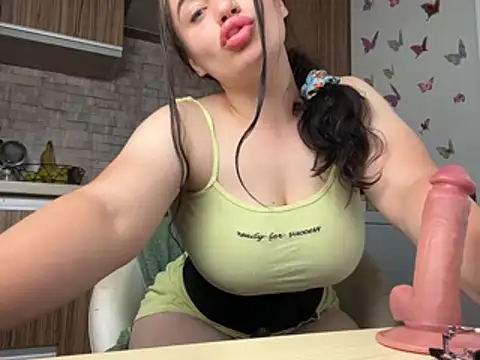 curvybombb online show from June 7, 6:37 pm