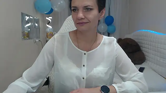 AvaSaturnian online show from September 28, 12:10 pm