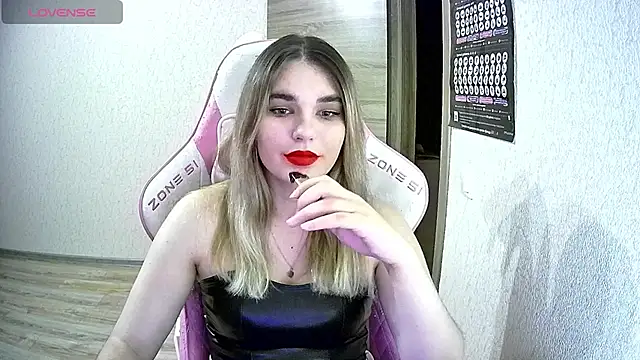 Kris Moss online show from October 27, 9:53 pm