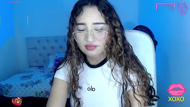 Snapshot of sasha_17_ chatting on October 6, 5:07 pm sasha 17 online show from October 6, 5:07 pm