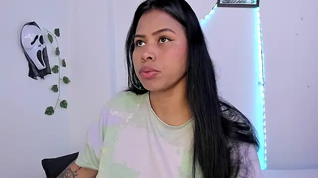 Michluxe 69 online show from November 18, 12:39 pm