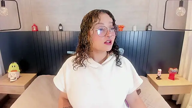 tara black online show from October 18, 4:04 am
