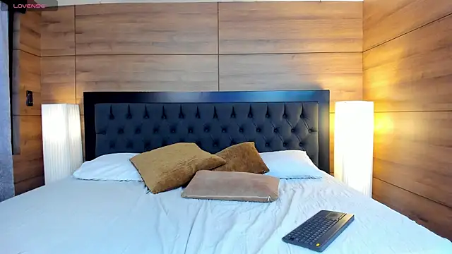 Roseaurora online show from April 1, 1:41 pm